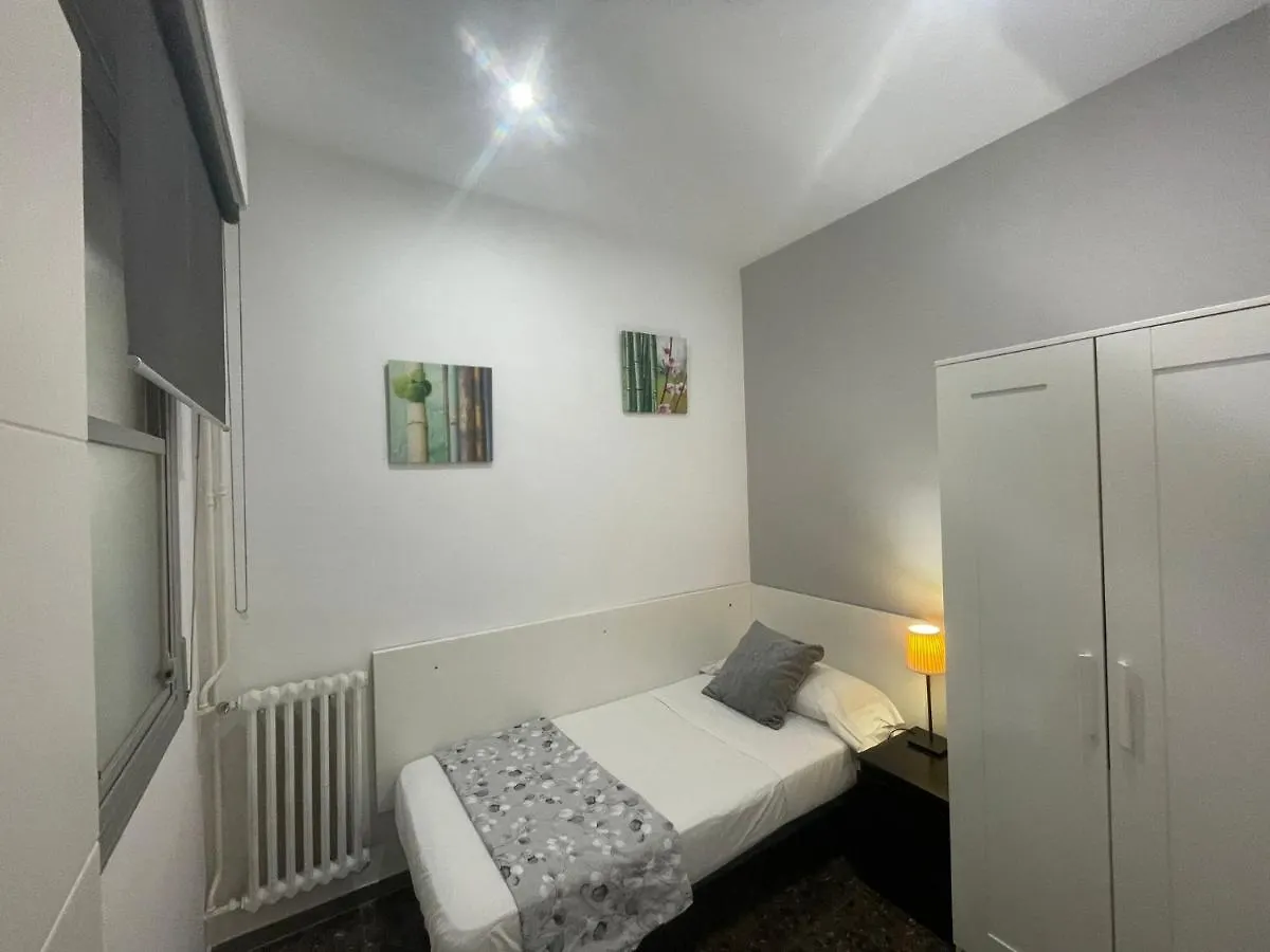 Family-Friendly Home In Central Barcelona 4Bdr 0*,  Hiszpania