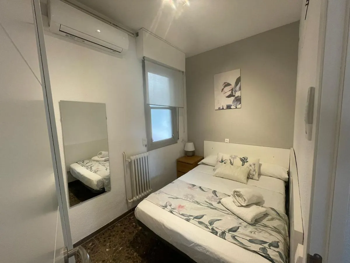 Family-Friendly Home In Central Barcelona 4Bdr Hiszpania